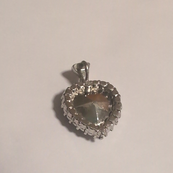 Elegant‎ Silver Heart Pendant with Blue Gemstone - Picture 4 of 4